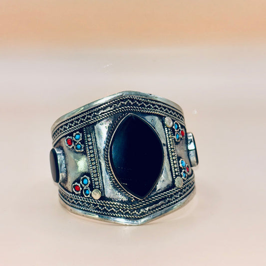 Ethnik cuff bracelet